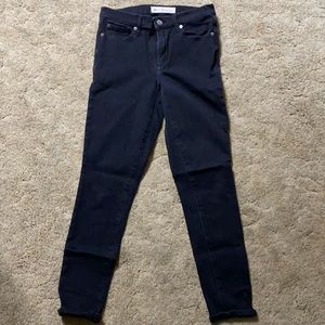 LN women’s GAP true skinny ankle jean in black size 28R